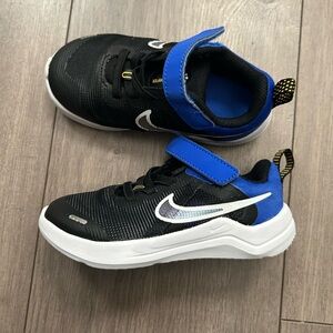 Nike Downshifter Baby/Toddler Blk & Blu Velcro Sneakers with White Swoosh-Sz:8C